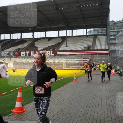 07.12.2025 - St. Pauli X-Mass-Run No. 15 Fabian Wolf http://msf.ph/oto/9417770 07.12.2025 11:20:51 Ziel 540, 765, 2379, 2462, 2601, 3037 meine-sportfotos.de