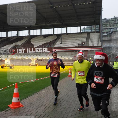 07.12.2025 - St. Pauli X-Mass-Run No. 15 Fabian Wolf http://msf.ph/oto/9417775 07.12.2025 11:20:54 Ziel 540, 765, 2379, 2462, 2601, 3037 meine-sportfotos.de