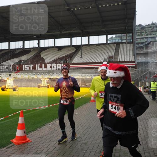 07.12.2025 - St. Pauli X-Mass-Run No. 15 Fabian Wolf http://msf.ph/oto/9417776 07.12.2025 11:20:54 Ziel 540, 765, 2379, 2462, 2601, 3037 meine-sportfotos.de