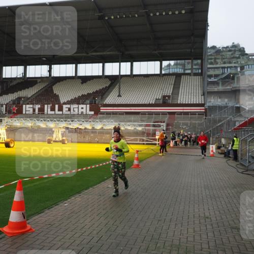 07.12.2025 - St. Pauli X-Mass-Run No. 15 Fabian Wolf http://msf.ph/oto/9417780 07.12.2025 11:21:05 Ziel 540, 2379, 2601, 2854, 3037, 3135 meine-sportfotos.de
