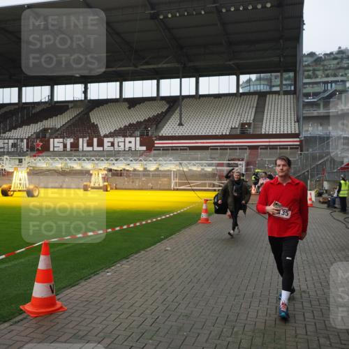 07.12.2025 - St. Pauli X-Mass-Run No. 15 Fabian Wolf http://msf.ph/oto/9417802 07.12.2025 11:21:14 Ziel 2375, 2376, 2854, 2867, 3135, 3220, 3283 meine-sportfotos.de