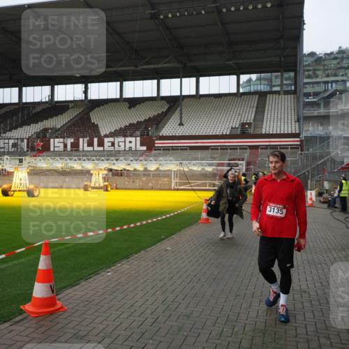07.12.2025 - St. Pauli X-Mass-Run No. 15 Fabian Wolf http://msf.ph/oto/9417803 07.12.2025 11:21:15 Ziel 2375, 2376, 2579, 2854, 2867, 3135, 3159, 3220, 3283 meine-sportfotos.de