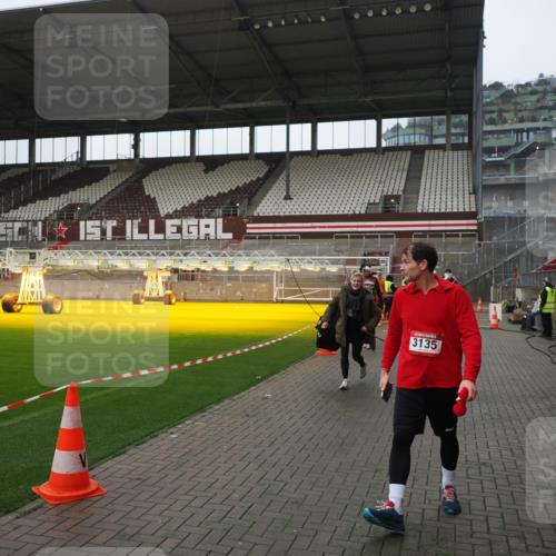07.12.2025 - St. Pauli X-Mass-Run No. 15 Fabian Wolf http://msf.ph/oto/9417804 07.12.2025 11:21:15 Ziel 2375, 2376, 2579, 2854, 2867, 3135, 3159, 3220, 3283 meine-sportfotos.de