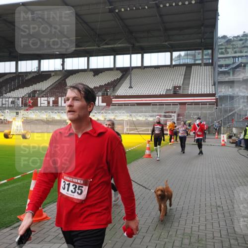 07.12.2025 - St. Pauli X-Mass-Run No. 15 Fabian Wolf http://msf.ph/oto/9417807 07.12.2025 11:21:16 Ziel 2375, 2376, 2579, 2854, 2867, 3135, 3159, 3220, 3283 meine-sportfotos.de