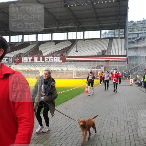 07.12.2025 - St. Pauli X-Mass-Run No. 15 Fabian Wolf http://msf.ph/oto/9417809 07.12.2025 11:21:17 Ziel 2375, 2376, 2579, 2854, 2867, 3135, 3159, 3220, 3283 meine-sportfotos.de