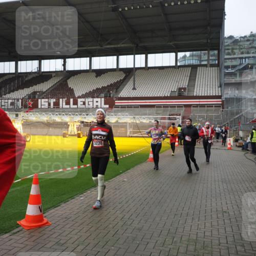 07.12.2025 - St. Pauli X-Mass-Run No. 15 Fabian Wolf http://msf.ph/oto/9417826 07.12.2025 11:21:20 Ziel 232, 2375, 2376, 2579, 2867, 3073, 3135, 3159, 3220, 3283 meine-sportfotos.de