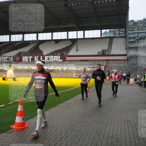 07.12.2025 - St. Pauli X-Mass-Run No. 15 Fabian Wolf http://msf.ph/oto/9417829 07.12.2025 11:21:21 Ziel 232, 241, 2375, 2376, 2579, 2867, 3073, 3135, 3159, 3220, 3283 meine-sportfotos.de