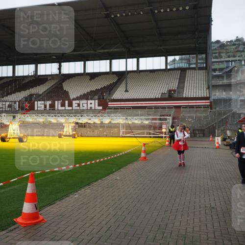 07.12.2025 - St. Pauli X-Mass-Run No. 15 Fabian Wolf http://msf.ph/oto/9417900 07.12.2025 11:21:41 Ziel 98, 105, 111, 241, 1549, 1902, 1907, 1939, 2033, 2197, 2473, 2474 meine-sportfotos.de