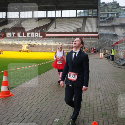 07.12.2025 - St. Pauli X-Mass-Run No. 15 Fabian Wolf http://msf.ph/oto/9417908 07.12.2025 11:21:46 Ziel 1549, 1902, 1939, 2033, 2197 meine-sportfotos.de
