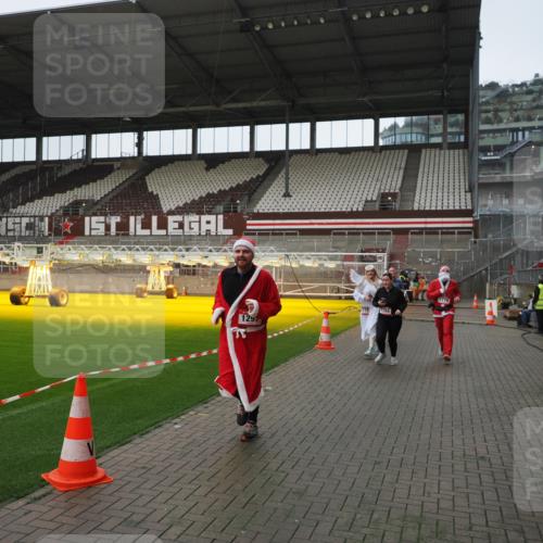 07.12.2025 - St. Pauli X-Mass-Run No. 15 Fabian Wolf http://msf.ph/oto/9417918 07.12.2025 11:21:54 Ziel 1284, 1297, 1775, 1779, 1904, 1939 meine-sportfotos.de