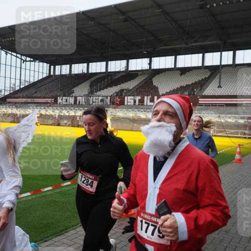 07.12.2025 - St. Pauli X-Mass-Run No. 15 Fabian Wolf http://msf.ph/oto/9417929 07.12.2025 11:21:57 Ziel 1284, 1297, 1775, 1779, 1904 meine-sportfotos.de