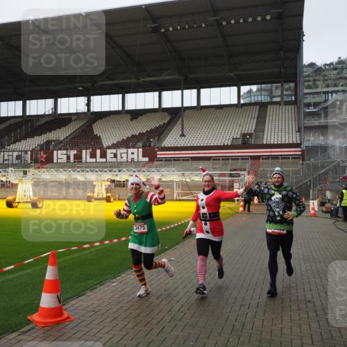 07.12.2025 - St. Pauli X-Mass-Run No. 15 Fabian Wolf http://msf.ph/oto/9417940 07.12.2025 11:22:06 Ziel 1284, 1297, 1775, 1779, 1904, 3474, 3475, 3820, 3821 meine-sportfotos.de