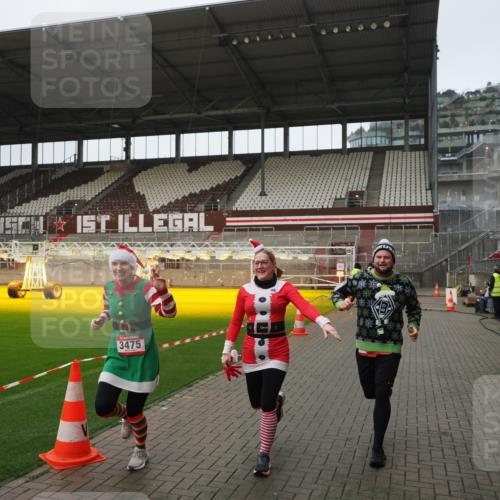 07.12.2025 - St. Pauli X-Mass-Run No. 15 Fabian Wolf http://msf.ph/oto/9417942 07.12.2025 11:22:06 Ziel 1284, 1297, 1775, 1779, 1904, 3474, 3475, 3820, 3821 meine-sportfotos.de
