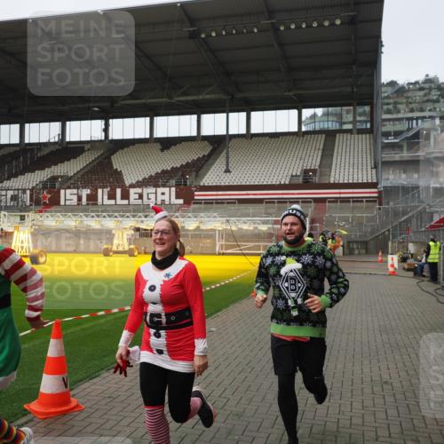 07.12.2025 - St. Pauli X-Mass-Run No. 15 Fabian Wolf http://msf.ph/oto/9417944 07.12.2025 11:22:07 Ziel 1284, 1297, 1775, 1779, 1904, 3474, 3475, 3820, 3821 meine-sportfotos.de
