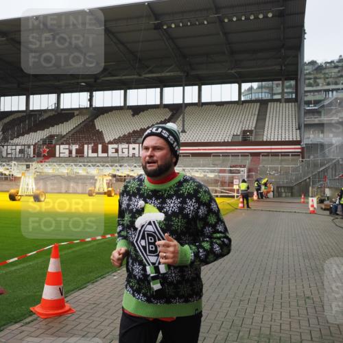 07.12.2025 - St. Pauli X-Mass-Run No. 15 Fabian Wolf http://msf.ph/oto/9417947 07.12.2025 11:22:07 Ziel 1284, 1297, 1775, 1779, 1904, 3474, 3475, 3820, 3821 meine-sportfotos.de