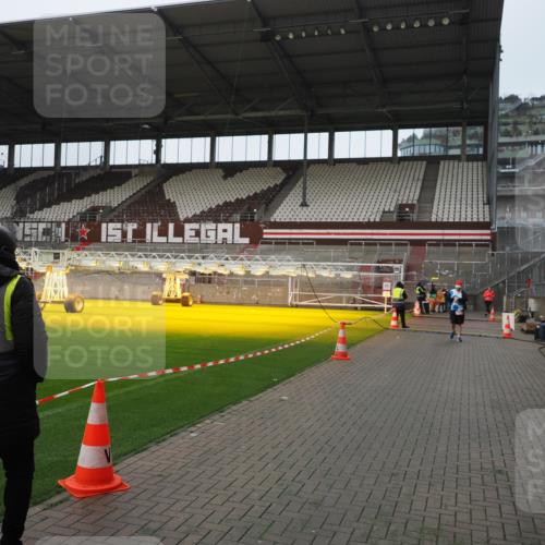 07.12.2025 - St. Pauli X-Mass-Run No. 15 Fabian Wolf http://msf.ph/oto/9417948 07.12.2025 11:22:17 Ziel 2812, 3474, 3475, 3820, 3821 meine-sportfotos.de
