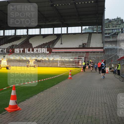 07.12.2025 - St. Pauli X-Mass-Run No. 15 Fabian Wolf http://msf.ph/oto/9417952 07.12.2025 11:22:23 Ziel 2550, 2557, 2812, 2985, 3127 meine-sportfotos.de
