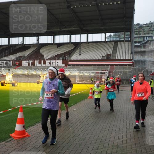 07.12.2025 - St. Pauli X-Mass-Run No. 15 Fabian Wolf http://msf.ph/oto/9417969 07.12.2025 11:22:31 Ziel 520, 1349, 1391, 1431, 2550, 2557, 2812, 2985, 3127 meine-sportfotos.de