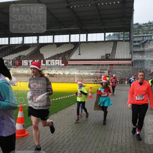 07.12.2025 - St. Pauli X-Mass-Run No. 15 Fabian Wolf http://msf.ph/oto/9417973 07.12.2025 11:22:32 Ziel 520, 1349, 1391, 1431, 2550, 2557, 2812, 2985, 3127 meine-sportfotos.de