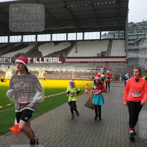 07.12.2025 - St. Pauli X-Mass-Run No. 15 Fabian Wolf http://msf.ph/oto/9417974 07.12.2025 11:22:32 Ziel 520, 1349, 1391, 1431, 2550, 2557, 2812, 2985, 3127 meine-sportfotos.de