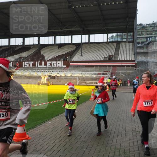 07.12.2025 - St. Pauli X-Mass-Run No. 15 Fabian Wolf http://msf.ph/oto/9417975 07.12.2025 11:22:33 Ziel 520, 1349, 1391, 1431, 2550, 2557, 2812, 2985, 3127 meine-sportfotos.de