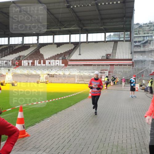07.12.2025 - St. Pauli X-Mass-Run No. 15 Fabian Wolf http://msf.ph/oto/9417983 07.12.2025 11:22:34 Ziel 520, 1018, 1349, 1391, 1431, 2550, 2557, 2812, 2985, 3127 meine-sportfotos.de