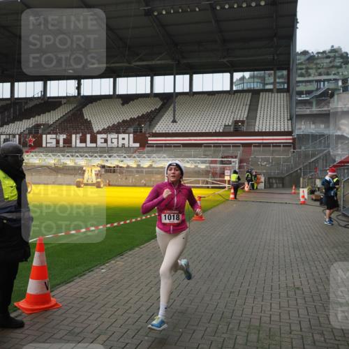 07.12.2025 - St. Pauli X-Mass-Run No. 15 Fabian Wolf http://msf.ph/oto/9417997 07.12.2025 11:22:39 Ziel 520, 1018, 1349, 1391, 1431, 2550, 2557, 2985, 3127 meine-sportfotos.de
