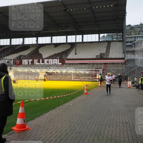 07.12.2025 - St. Pauli X-Mass-Run No. 15 Fabian Wolf http://msf.ph/oto/9417998 07.12.2025 11:23:02 Ziel 2023, 4249, 4824 meine-sportfotos.de