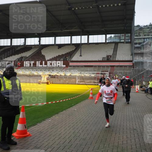 07.12.2025 - St. Pauli X-Mass-Run No. 15 Fabian Wolf http://msf.ph/oto/9418018 07.12.2025 11:23:06 Ziel 21, 69, 2023, 2373, 4249, 4824 meine-sportfotos.de