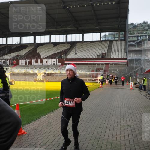 07.12.2025 - St. Pauli X-Mass-Run No. 15 Fabian Wolf http://msf.ph/oto/9418038 07.12.2025 11:23:10 Ziel 21, 69, 1141, 2023, 2373, 2821, 2823, 4249, 4824 meine-sportfotos.de