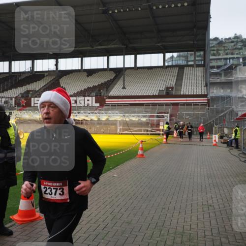 07.12.2025 - St. Pauli X-Mass-Run No. 15 Fabian Wolf http://msf.ph/oto/9418040 07.12.2025 11:23:10 Ziel 21, 69, 1141, 2023, 2373, 2821, 2823, 4249, 4824 meine-sportfotos.de