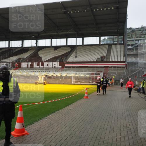 07.12.2025 - St. Pauli X-Mass-Run No. 15 Fabian Wolf http://msf.ph/oto/9418044 07.12.2025 11:23:17 Ziel 21, 69, 714, 1141, 2023, 2373, 2821, 2823, 4249, 4824 meine-sportfotos.de