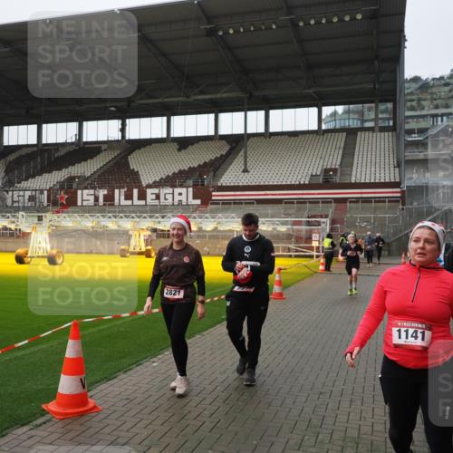 07.12.2025 - St. Pauli X-Mass-Run No. 15 Fabian Wolf http://msf.ph/oto/9418047 07.12.2025 11:23:25 Ziel 714, 1141, 2821, 2823, 3302, 4648 meine-sportfotos.de