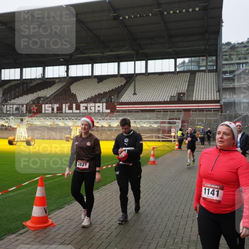 07.12.2025 - St. Pauli X-Mass-Run No. 15 Fabian Wolf http://msf.ph/oto/9418049 07.12.2025 11:23:25 Ziel 714, 1141, 2821, 2823, 3302, 4648 meine-sportfotos.de