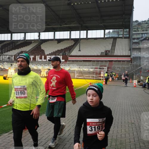 07.12.2025 - St. Pauli X-Mass-Run No. 15 Fabian Wolf http://msf.ph/oto/9418094 07.12.2025 11:23:42 Ziel 593, 2037, 2387, 2389, 2409, 3071, 3190, 3191, 3302, 4648 meine-sportfotos.de