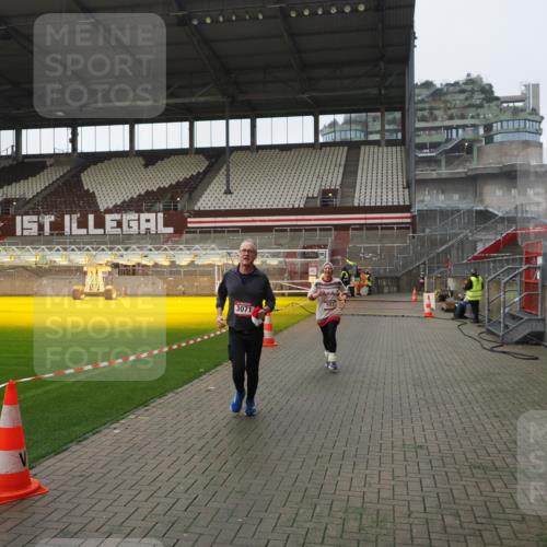07.12.2025 - St. Pauli X-Mass-Run No. 15 Fabian Wolf http://msf.ph/oto/9418098 07.12.2025 11:23:47 Ziel 593, 2387, 2389, 2409, 3071, 3190, 3191 meine-sportfotos.de