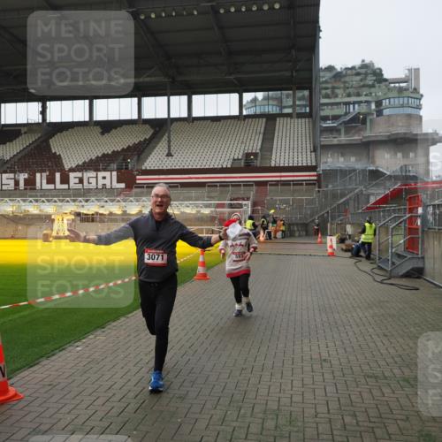 07.12.2025 - St. Pauli X-Mass-Run No. 15 Fabian Wolf http://msf.ph/oto/9418101 07.12.2025 11:23:48 Ziel 593, 2387, 2389, 2409, 3071, 3190, 3191 meine-sportfotos.de