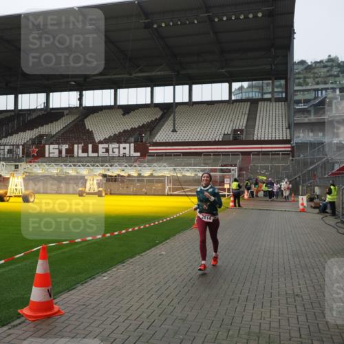 07.12.2025 - St. Pauli X-Mass-Run No. 15 Fabian Wolf http://msf.ph/oto/9418117 07.12.2025 11:23:58 Ziel 593, 2814, 3071 meine-sportfotos.de