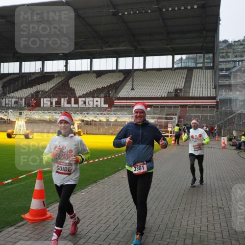 07.12.2025 - St. Pauli X-Mass-Run No. 15 Fabian Wolf http://msf.ph/oto/9418143 07.12.2025 11:24:10 Ziel 813, 2386, 2388, 2814, 3361, 4840, 4841 meine-sportfotos.de