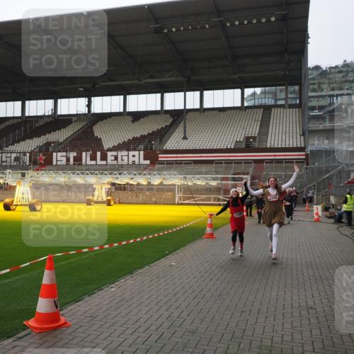 07.12.2025 - St. Pauli X-Mass-Run No. 15 Fabian Wolf http://msf.ph/oto/9418157 07.12.2025 11:24:16 Ziel 672, 813, 2386, 2388, 2605, 2606, 2875, 2881, 3361, 4840, 4841 meine-sportfotos.de