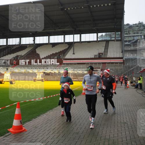 07.12.2025 - St. Pauli X-Mass-Run No. 15 Fabian Wolf http://msf.ph/oto/9418197 07.12.2025 11:24:33 Ziel 672, 1320, 1752, 1773, 2399, 2400, 2402, 2448, 2480, 2605, 2606, 2852, 2875, 2881, 3092, 3194 meine-sportfotos.de