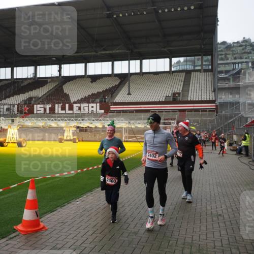 07.12.2025 - St. Pauli X-Mass-Run No. 15 Fabian Wolf http://msf.ph/oto/9418198 07.12.2025 11:24:33 Ziel 672, 1320, 1752, 1773, 2399, 2400, 2402, 2448, 2480, 2605, 2606, 2852, 2875, 2881, 3092, 3194 meine-sportfotos.de
