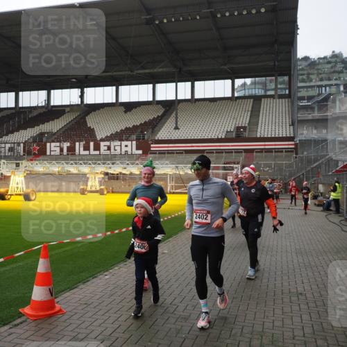 07.12.2025 - St. Pauli X-Mass-Run No. 15 Fabian Wolf http://msf.ph/oto/9418199 07.12.2025 11:24:34 Ziel 672, 1320, 1752, 1773, 2399, 2400, 2402, 2448, 2480, 2605, 2606, 2852, 3092, 3194 meine-sportfotos.de