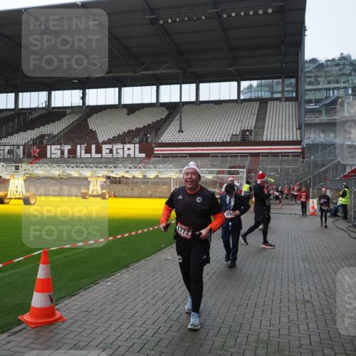 07.12.2025 - St. Pauli X-Mass-Run No. 15 Fabian Wolf http://msf.ph/oto/9418204 07.12.2025 11:24:36 Ziel 1320, 1346, 1752, 1773, 2399, 2400, 2402, 2448, 2480, 2852, 3092, 3194 meine-sportfotos.de