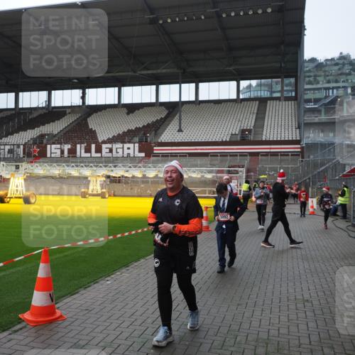 07.12.2025 - St. Pauli X-Mass-Run No. 15 Fabian Wolf http://msf.ph/oto/9418206 07.12.2025 11:24:36 Ziel 1320, 1346, 1752, 1773, 2399, 2400, 2402, 2448, 2480, 2852, 3092, 3194 meine-sportfotos.de