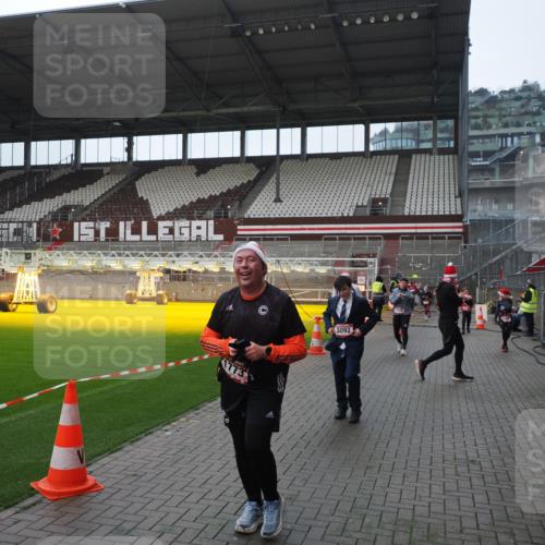07.12.2025 - St. Pauli X-Mass-Run No. 15 Fabian Wolf http://msf.ph/oto/9418207 07.12.2025 11:24:36 Ziel 1320, 1346, 1752, 1773, 2399, 2400, 2402, 2448, 2480, 2852, 3092, 3194 meine-sportfotos.de