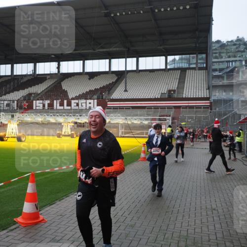 07.12.2025 - St. Pauli X-Mass-Run No. 15 Fabian Wolf http://msf.ph/oto/9418209 07.12.2025 11:24:37 Ziel 1320, 1346, 1752, 1773, 2399, 2400, 2402, 2448, 2480, 2852, 3092, 3194, 3195 meine-sportfotos.de