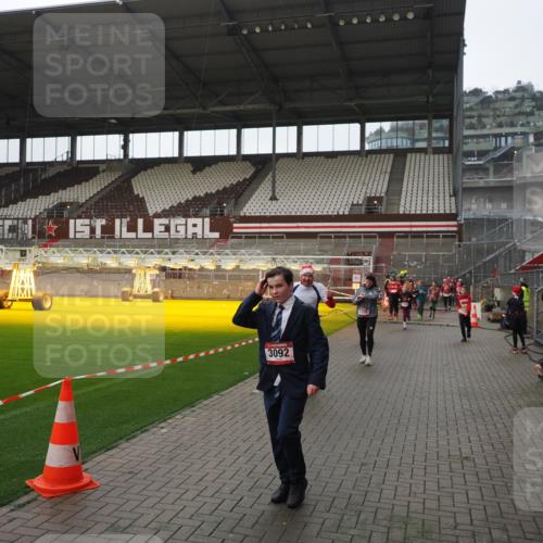 07.12.2025 - St. Pauli X-Mass-Run No. 15 Fabian Wolf http://msf.ph/oto/9418212 07.12.2025 11:24:38 Ziel 1320, 1346, 1752, 1773, 2399, 2400, 2402, 2448, 2480, 2852, 2859, 2869, 3092, 3193, 3194, 3195 meine-sportfotos.de