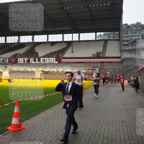 07.12.2025 - St. Pauli X-Mass-Run No. 15 Fabian Wolf http://msf.ph/oto/9418213 07.12.2025 11:24:38 Ziel 1320, 1346, 1752, 1773, 2399, 2400, 2402, 2448, 2480, 2852, 2859, 2869, 3092, 3193, 3194, 3195 meine-sportfotos.de