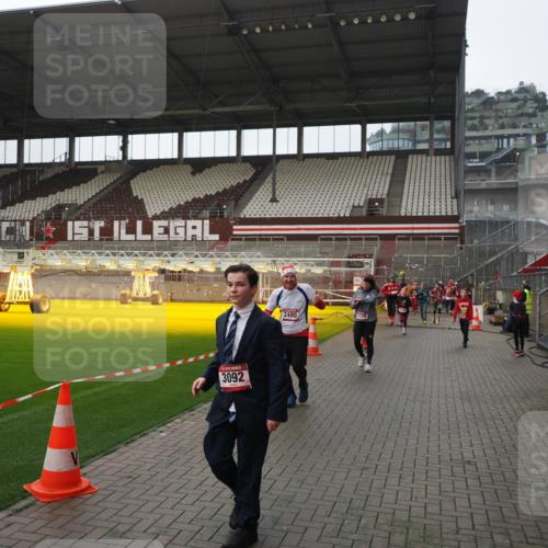 07.12.2025 - St. Pauli X-Mass-Run No. 15 Fabian Wolf http://msf.ph/oto/9418214 07.12.2025 11:24:39 Ziel 1320, 1346, 1752, 2399, 2400, 2402, 2448, 2480, 2852, 2859, 2869, 3092, 3193, 3194, 3195 meine-sportfotos.de